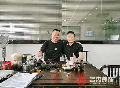 又成功簽約了服裝公司辦公室香草视频APP成人