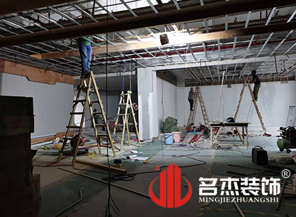 巡工地日記，斯柏美科技辦公室香草视频APP成人項目緊張進行中